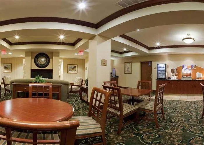 Express & Urbana-champaign-u Of I Area By Ihg Hotel 3*
