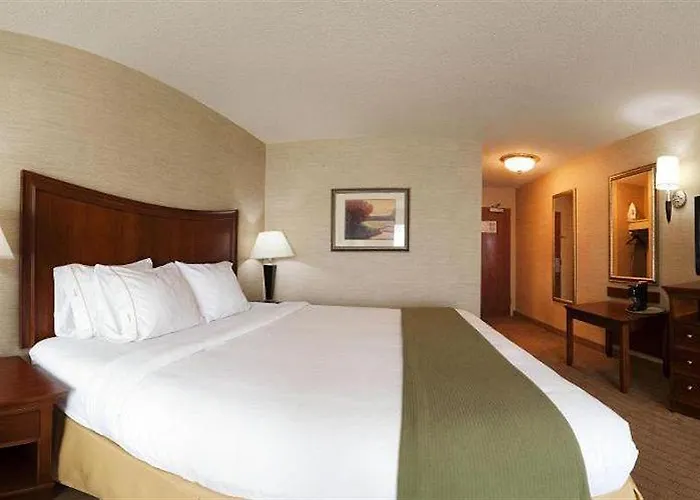 Express & Urbana-champaign-u Of I Area By Ihg