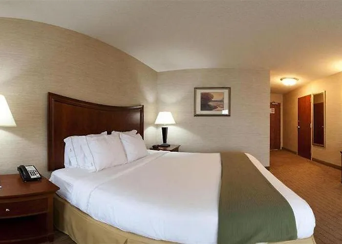 Express & Urbana-champaign-u Of I Area By Ihg 3* Champaign