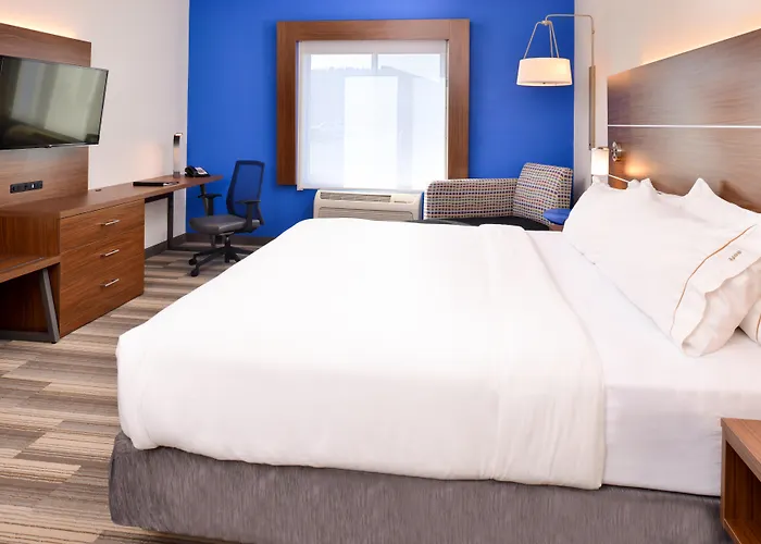 Express & Urbana-champaign-u Of I Area By Ihg Hotel 3*