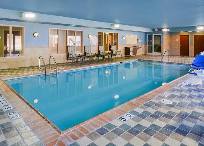 Express & Urbana-champaign-u Of I Area By Ihg Hotel 3*