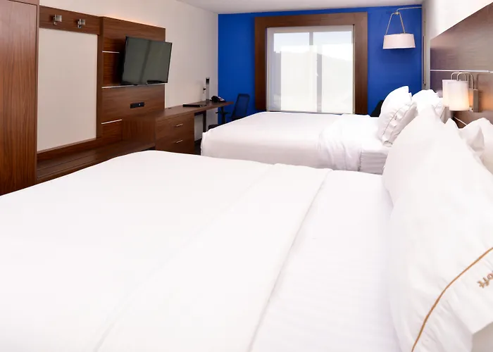 Express & Urbana-champaign-u Of I Area By Ihg Hotel 3*