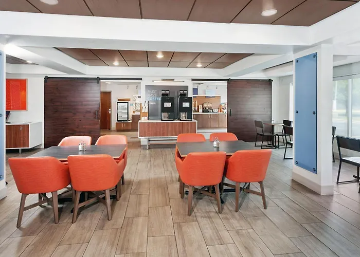 Express & Urbana-champaign-u Of I Area By Ihg 3* Champaign