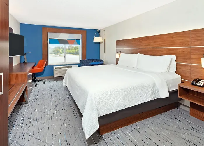 Express & Urbana-champaign-u Of I Area By Ihg