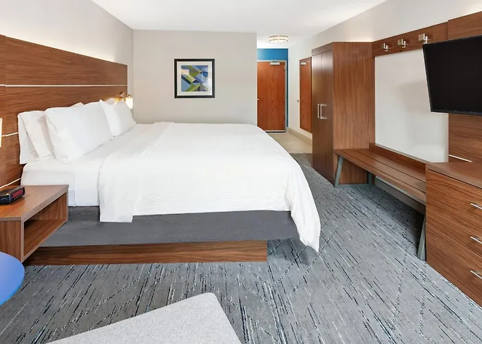 Express & Urbana-champaign-u Of I Area By Ihg