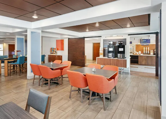 Hotel Express & Urbana-champaign-u Of I Area By Ihg