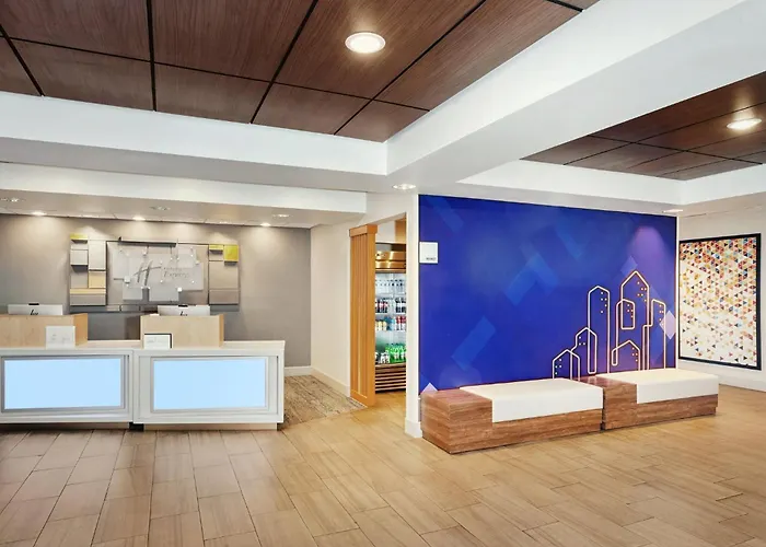 Express & Urbana-champaign-u Of I Area By Ihg 3*