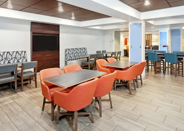 Express & Urbana-champaign-u Of I Area By Ihg Champaign