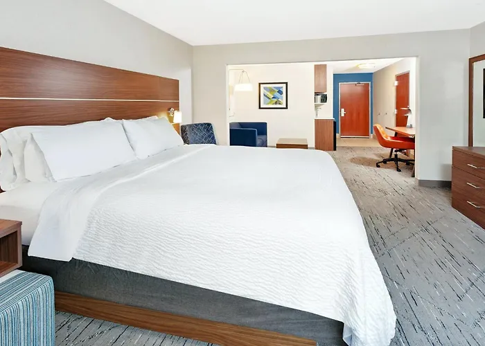 Express & Urbana-champaign-u Of I Area By Ihg