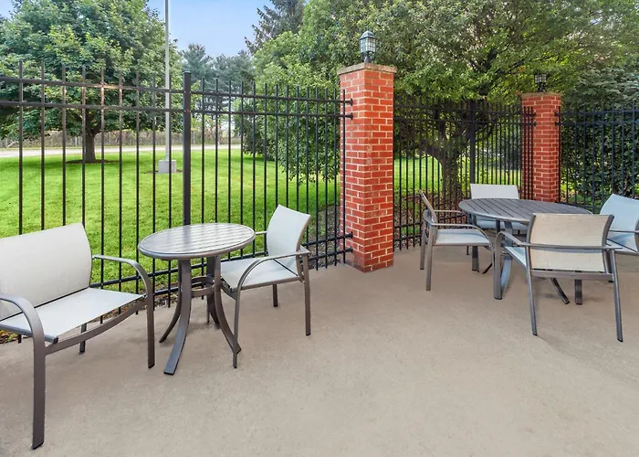 Express & Urbana-champaign-u Of I Area By Ihg Hotel
