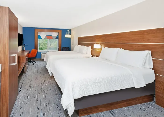 Express & Urbana-champaign-u Of I Area By Ihg Hotel 3*