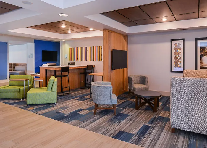 Express & Urbana-champaign-u Of I Area By Ihg Hotel