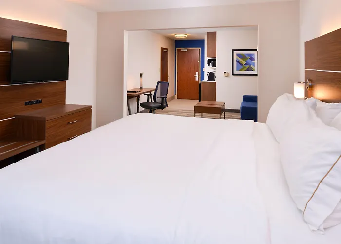 Express & Urbana-champaign-u Of I Area By Ihg