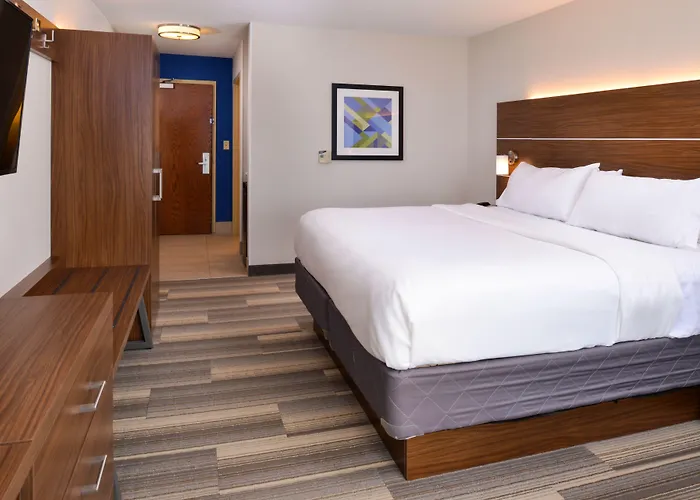Express & Urbana-champaign-u Of I Area By Ihg Hotel Champaign