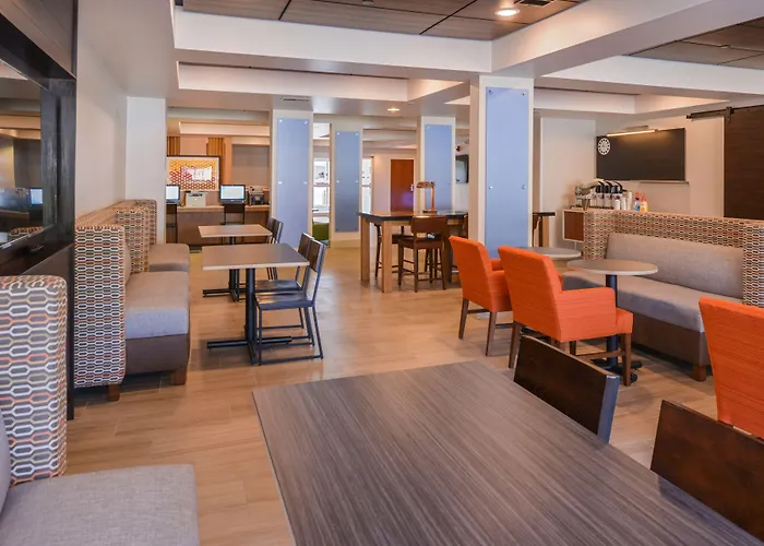 Hotel Express & Urbana-champaign-u Of I Area By Ihg 3*
