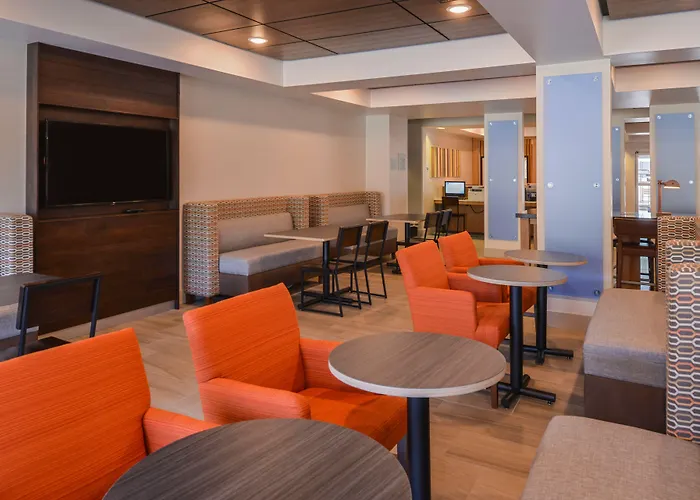 Hotel Express & Urbana-champaign-u Of I Area By Ihg 3*
