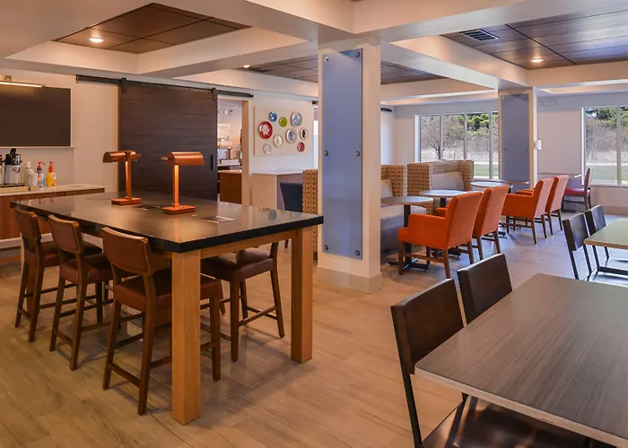 Hotel Express & Urbana-champaign-u Of I Area By Ihg Champaign
