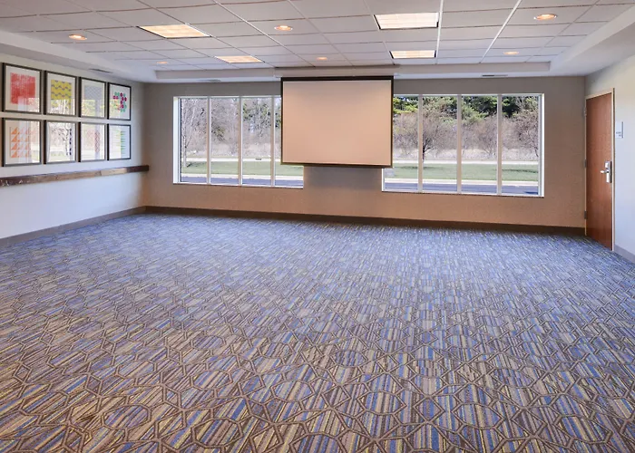 Express & Urbana-champaign-u Of I Area By Ihg Hotel