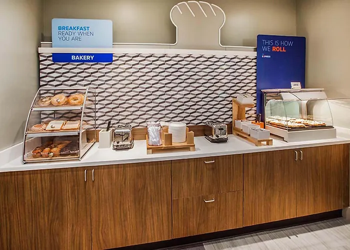 Express & Urbana-champaign-u Of I Area By Ihg Hotel