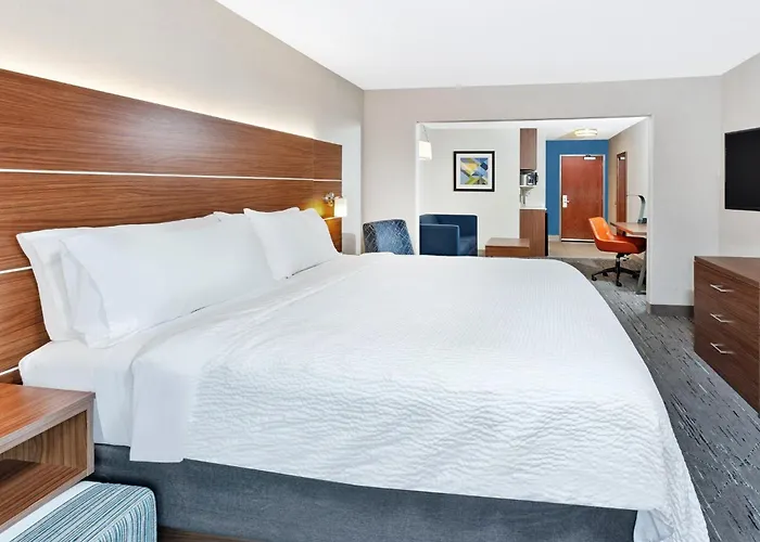 Express & Urbana-champaign-u Of I Area By Ihg Hotel 3*