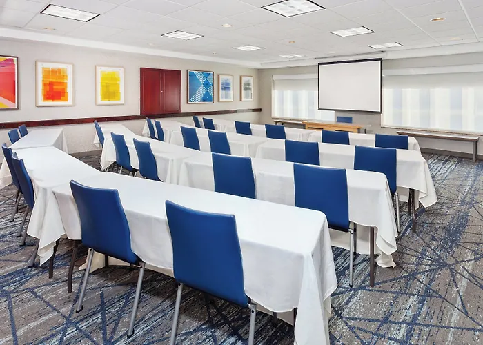 Hotel Express & Urbana-champaign-u Of I Area By Ihg 3*