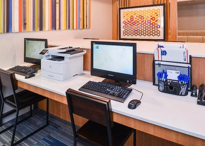 Express & Urbana-champaign-u Of I Area By Ihg